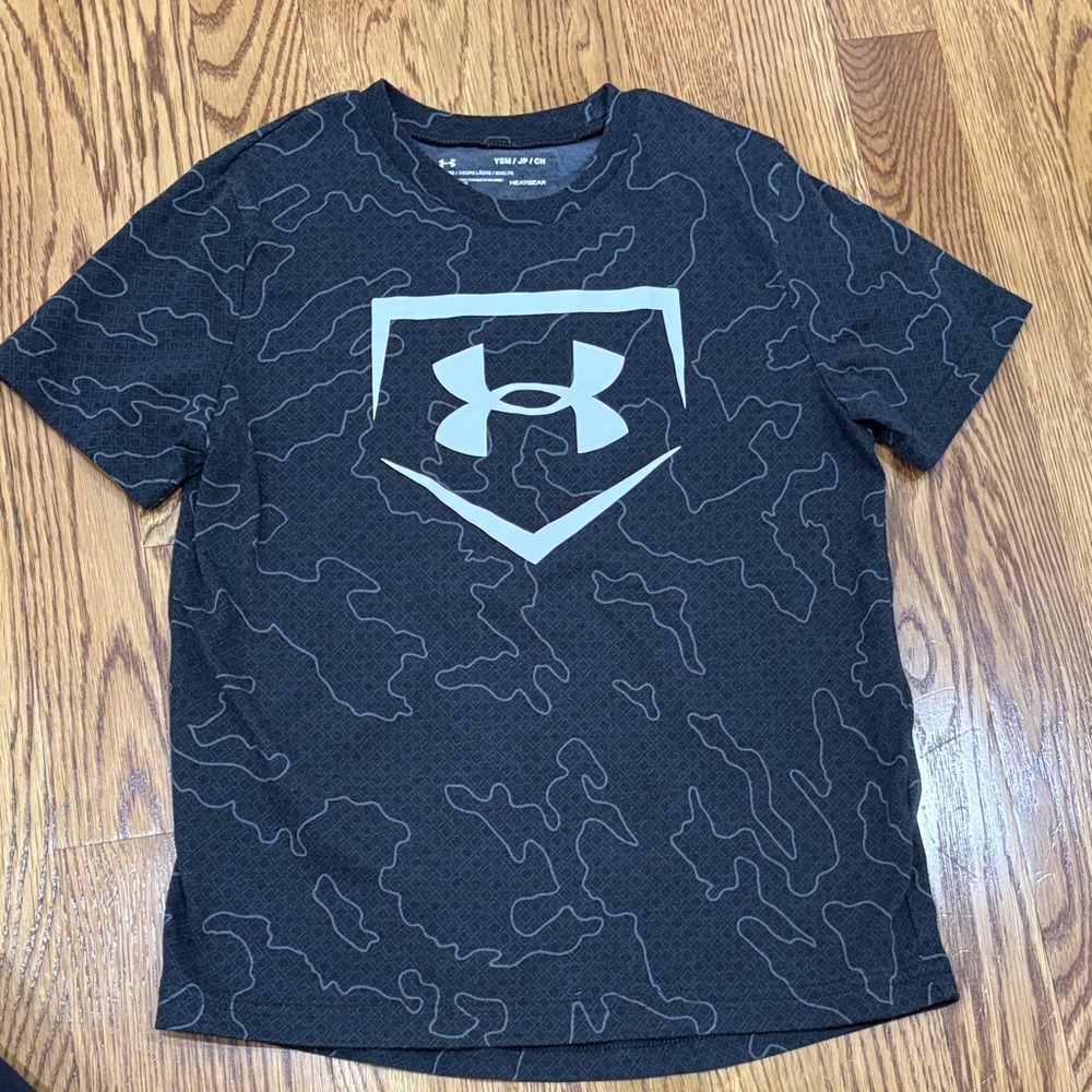 Under Armour Black and Gray Camo T-Shirt